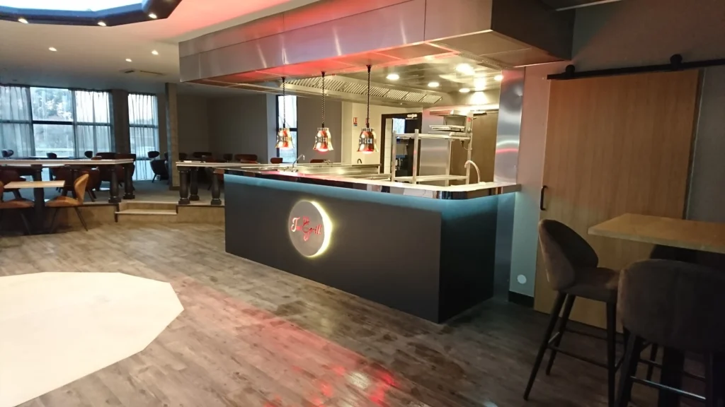 equipement-plonges-tabling-inox-cuisine-professionnelle-inox-laboratoire-culinaire-collectivites-savinox-chaudronnerie-mettalerie-inox-sur-mesure-nantes-05