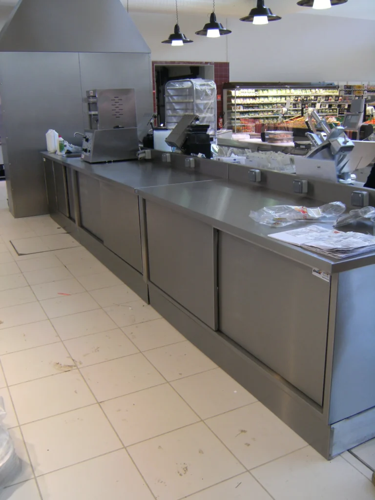 mobilier-inox-agencement-interieur-savinox-chaudronnerie-mettalerie-inox-sur-mesure-nantes-21