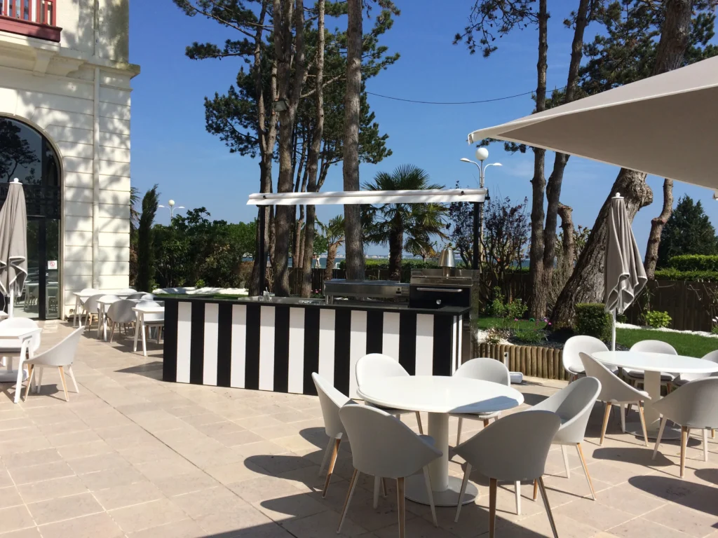 mobilier-inox-cuisine-exterieur-inox-agencement-interieur-savinox-chaudronnerie-mettalerie-inox-sur-mesure-nantes-00