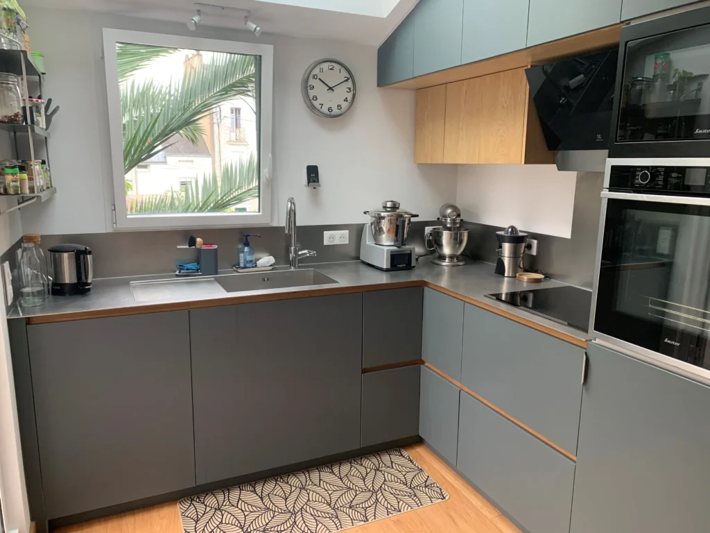 mobilier-inox-cuisine-residentielle-pour-architectes-agenceurs-savinox-chaudronnerie-mettalerie-inox-sur-mesure-nantes-10