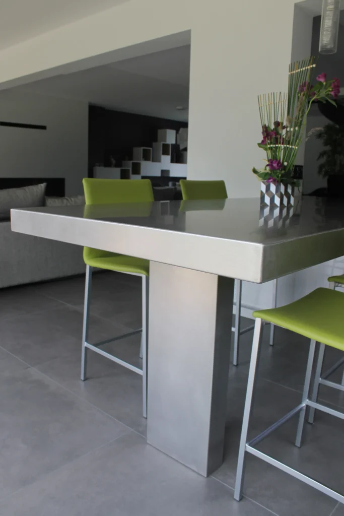 mobilier-inox-cuisine-residentielle-pour-architectes-agenceurs-savinox-chaudronnerie-mettalerie-inox-sur-mesure-nantes-31